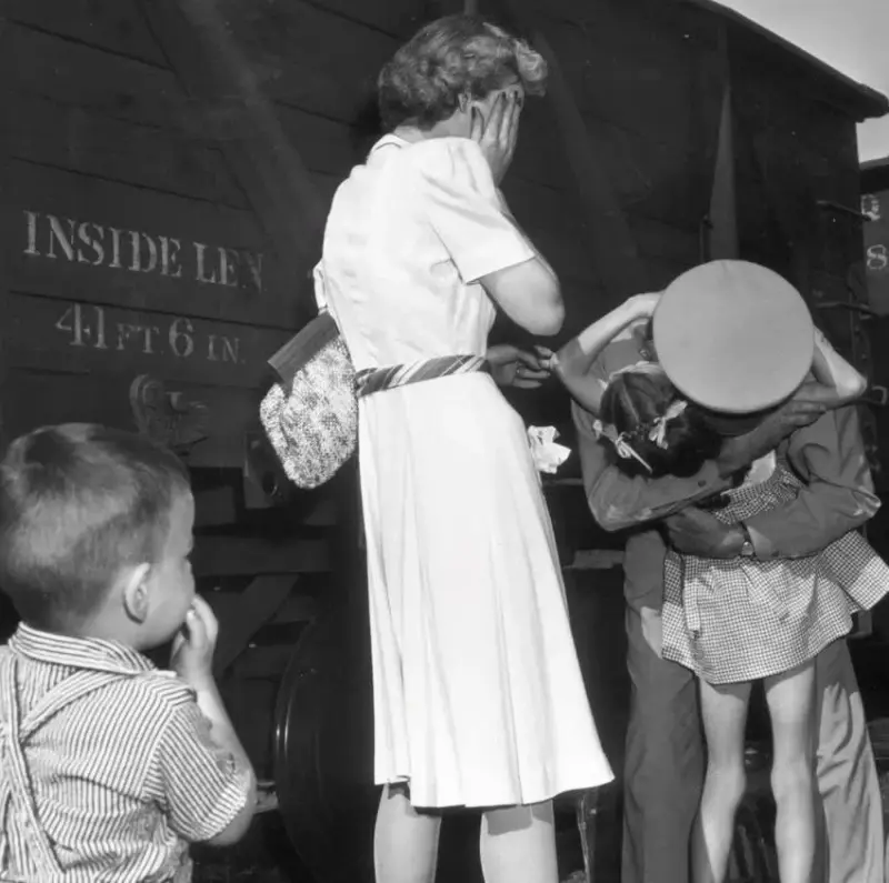 Earle Bunker - Homecoming - Pulitzer Prize in 1944