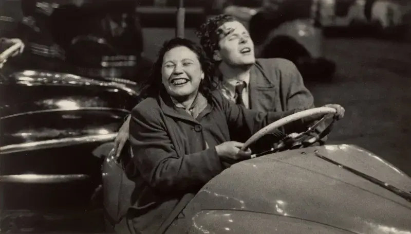 Robert Frank, “Couple/Paris” 1952, Album: Robert Frank and «The Americans»