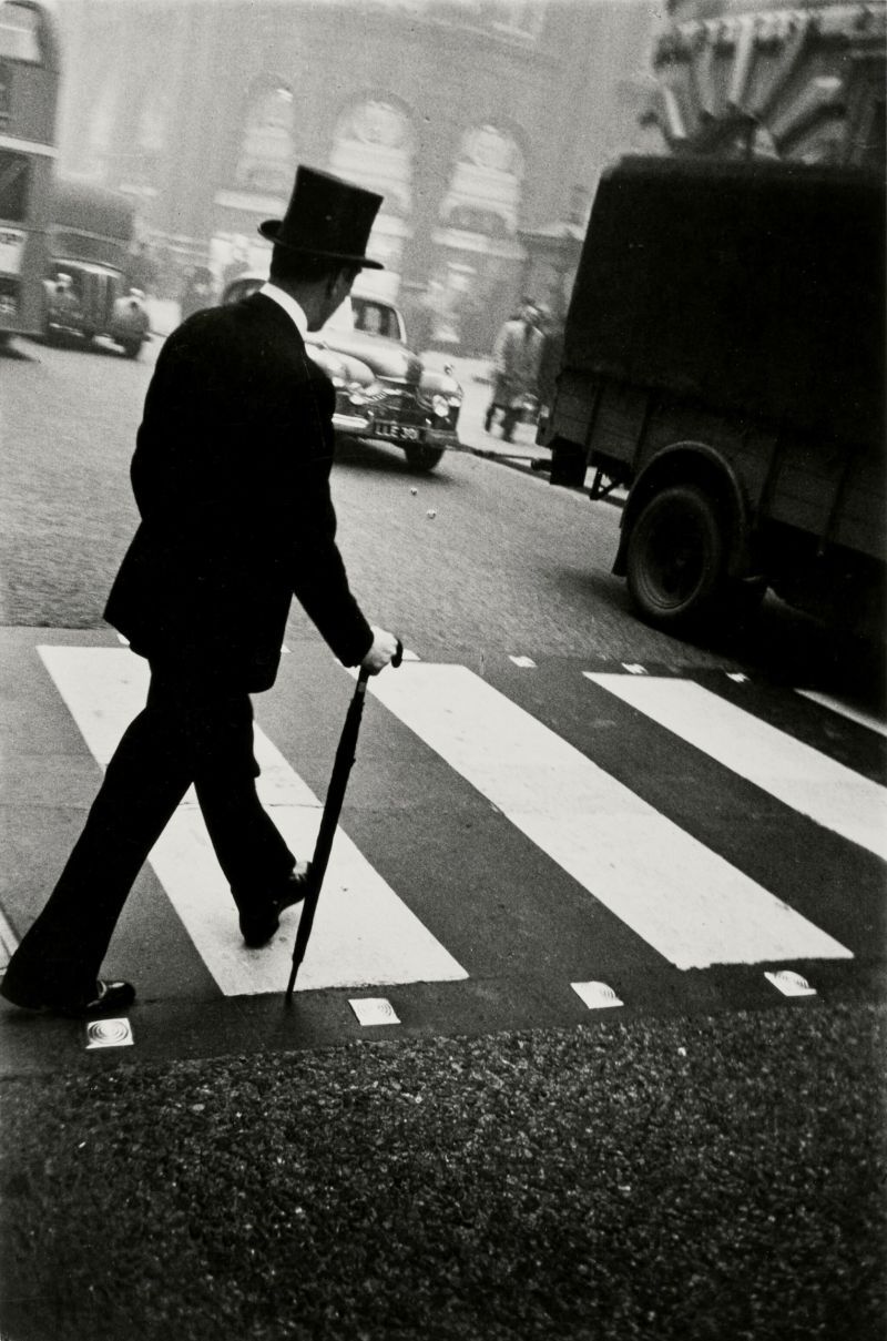 "London" (Crosswalk) Estimate  15,000 - 25,000 USD, Альбом: «On the Road» by Robert Frank from the Collection of Arthur S. Penn