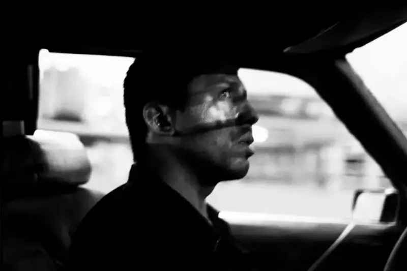 A man drives through Catia, one of Caracas' most violent slums practically ruled by violent gangs. Caracas, Venezuela. 2005 © Christopher Anderson, Альбом: Christopher Anderson, Capitolio