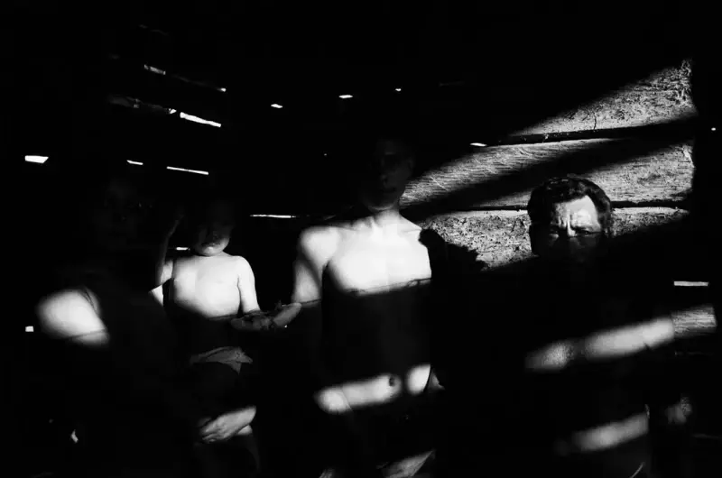 Squatters on a British owned farm. The Venezuelan government has launched a land reform policy to reclaim illegally owned land and give it back to the poor. Venezuela. 2005 © Christopher Anderson, Альбом: Christopher Anderson, Capitolio
