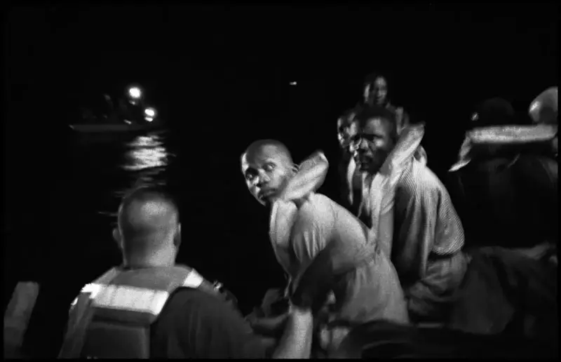 44 Haitians attempt to sail from Haiti to the United States in a 23-foot homemade wooden boat named the 'Believe in God.' As the boat sinks, the coast-guard board the boat to rescue its passengers © Christopher Anderson, Альбом: Christopher Anderson, Haiti. Immigrants Trip to America.