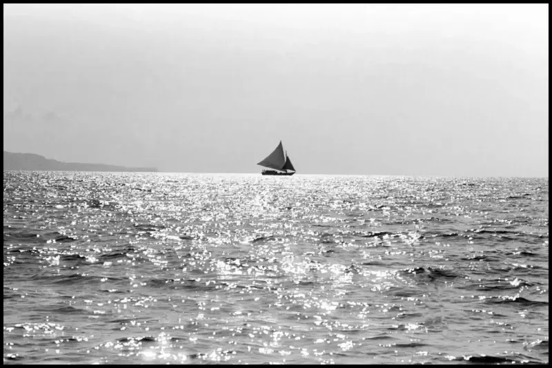 44 Haitians attempt to sail from Haiti to the United States in a 23-foot homemade wooden boat named the 'Believe in God.' Haiti. 2000 © Christopher Anderson, Альбом: Christopher Anderson, Haiti. Immigrants Trip to America.