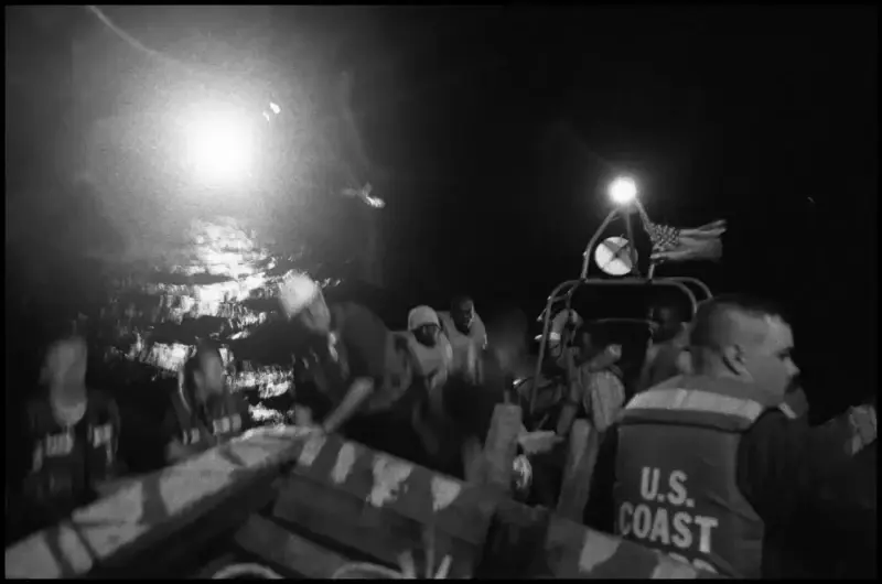 As the 'Believe in God' sinks, the coast-guard boards the boat to rescue its passengers. Haiti © Christopher Anderson, Альбом: Christopher Anderson, Haiti. Immigrants Trip to America.