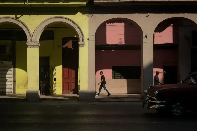 Old Havana, Havana, Cuba — The observer observing the observer — photo captured with LEICA SL (Typ 601), VARIO-ELMARIT-SL 1:2.8-4/24-90 ASPH.