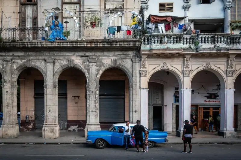 Paseo del Prado, Centro Habana, Havana, Cuba — La Habana. Paseo del Prado — photo captured with LEICA SL (Typ 601), VARIO-ELMARIT-SL 1:2.8-4/24-90 ASPH.