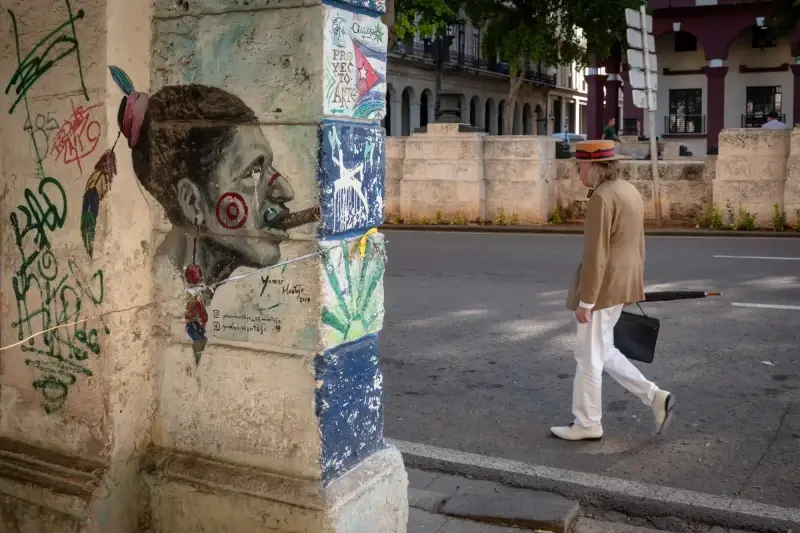 Paseo del Prado, Centro Habana, Havana, Cuba — La Habana. Paseo del Prado — фото знято на LEICA SL (Typ 601), VARIO-ELMARIT-SL 1:2.8-4/24-90 ASPH.