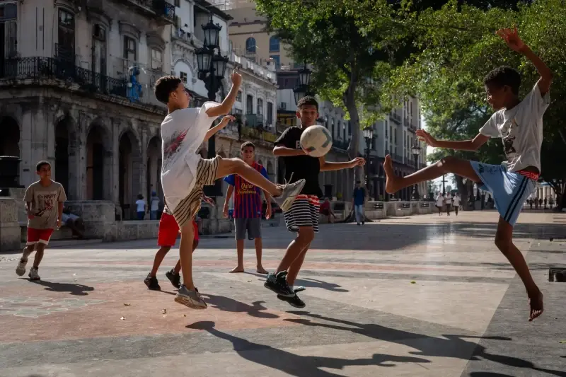 Paseo del Prado, Centro Habana, Havana, Cuba — La Habana. Paseo del Prado — фото знято на LEICA SL (Typ 601), VARIO-ELMARIT-SL 1:2.8-4/24-90 ASPH.