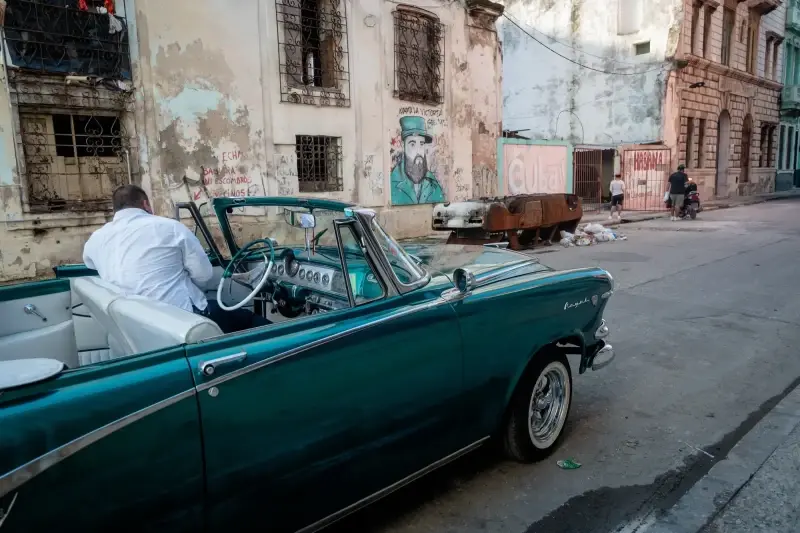 Paseo del Prado, Centro Habana, Havana, Cuba — La Habana. Paseo del Prado — фото знято на LEICA SL (Typ 601), VARIO-ELMARIT-SL 1:2.8-4/24-90 ASPH.