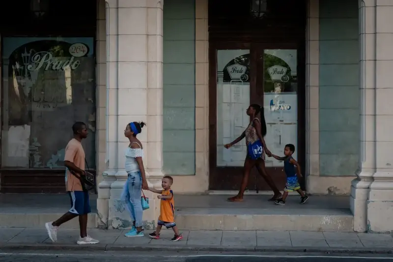 Paseo del Prado, Centro Habana, Havana, Cuba — La Habana. Paseo del Prado — фото знято на LEICA SL (Typ 601), VARIO-ELMARIT-SL 1:2.8-4/24-90 ASPH.