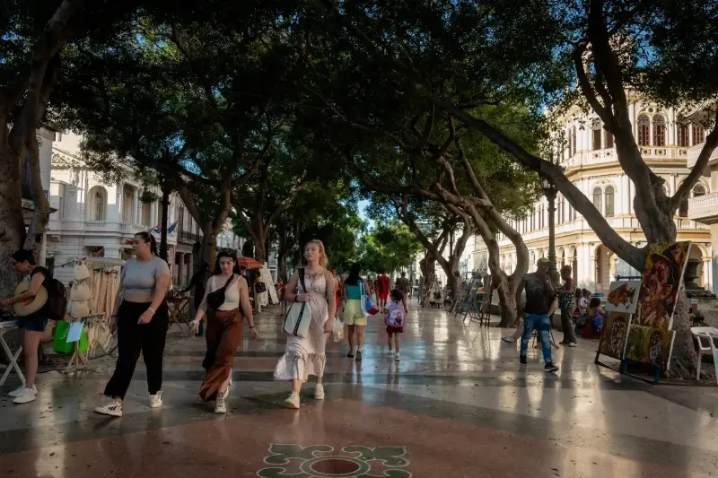 Paseo del Prado, Centro Habana, Havana, Cuba — La Habana. Paseo del Prado — фото знято на LEICA SL (Typ 601), VARIO-ELMARIT-SL 1:2.8-4/24-90 ASPH.