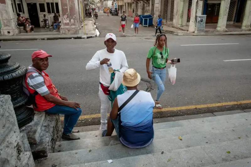 Paseo del Prado, Centro Habana, Havana, Cuba — La Habana. Paseo del Prado — фото знято на LEICA SL (Typ 601), VARIO-ELMARIT-SL 1:2.8-4/24-90 ASPH.