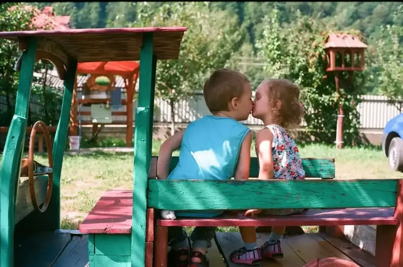 Putyla, Chernivtsi Oblast, Ukraine — Перший поцілунок