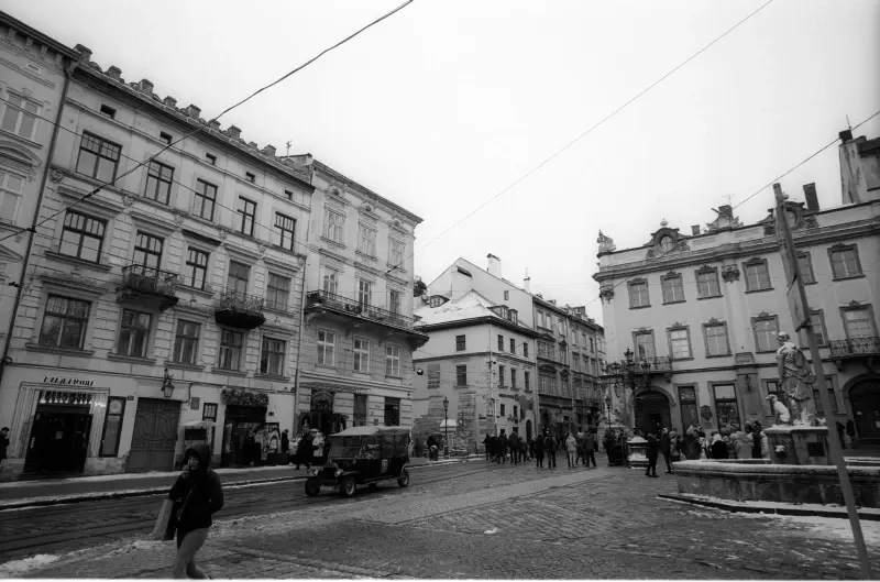 Plosha Rynok, Lviv, Lviv Oblast, Ukraine — Winter in Lviv — photo captured with LS-4000