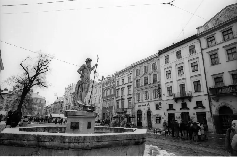 Plosha Rynok, Lviv, Lviv Oblast, Ukraine — Winter in Lviv — photo captured with LS-4000