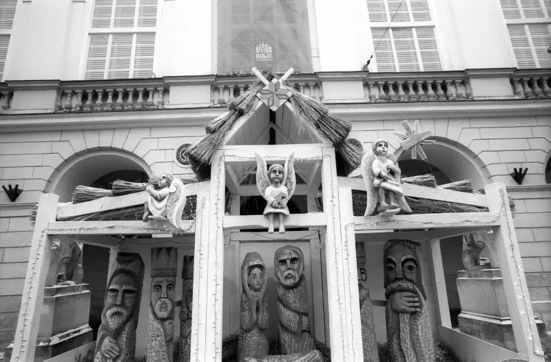 Plosha Rynok, Lviv, Lviv Oblast, Ukraine — Winter in Lviv — photo captured with LS-4000