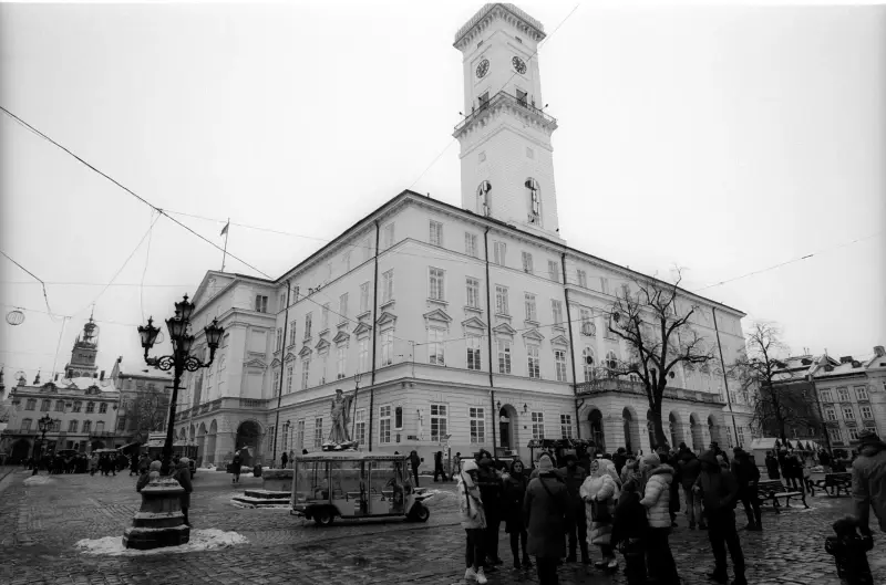 Plosha Rynok, Lviv, Lviv Oblast, Ukraine — Winter in Lviv — photo captured with LS-4000