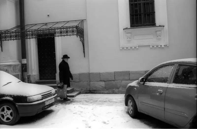 Plosha Rynok, Lviv, Lviv Oblast, Ukraine — Winter in Lviv — photo captured with LS-4000