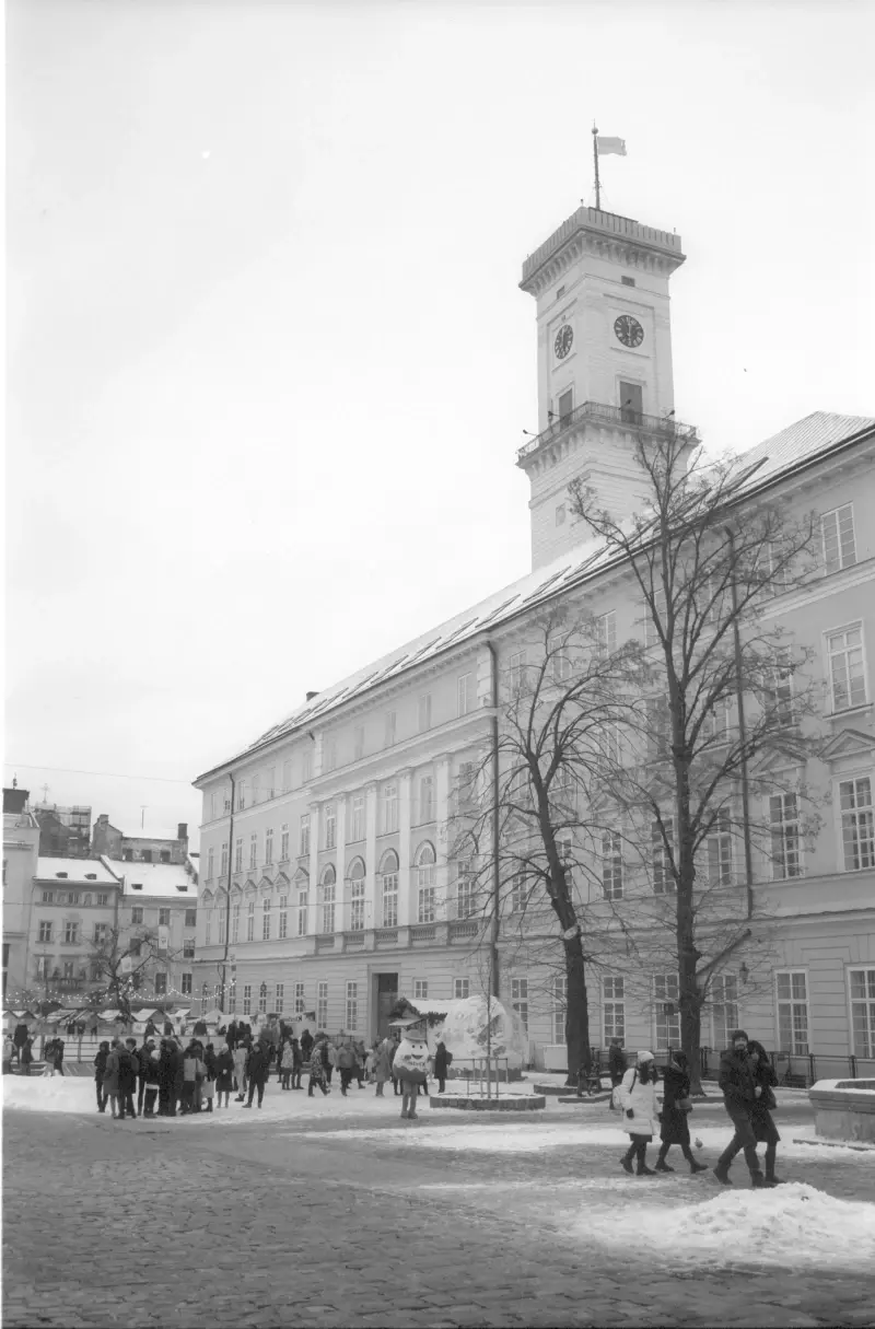 Plosha Rynok, Lviv, Lviv Oblast, Ukraine — Winter in Lviv — photo captured with LS-4000